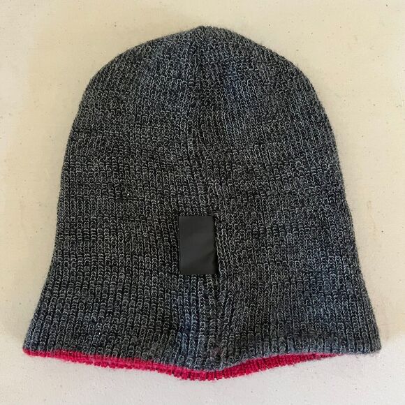 Marvel Mens Daredevil Punisher Embroidered Logo Reversible Red Gray Beanie Hat - Picture 6 of 7